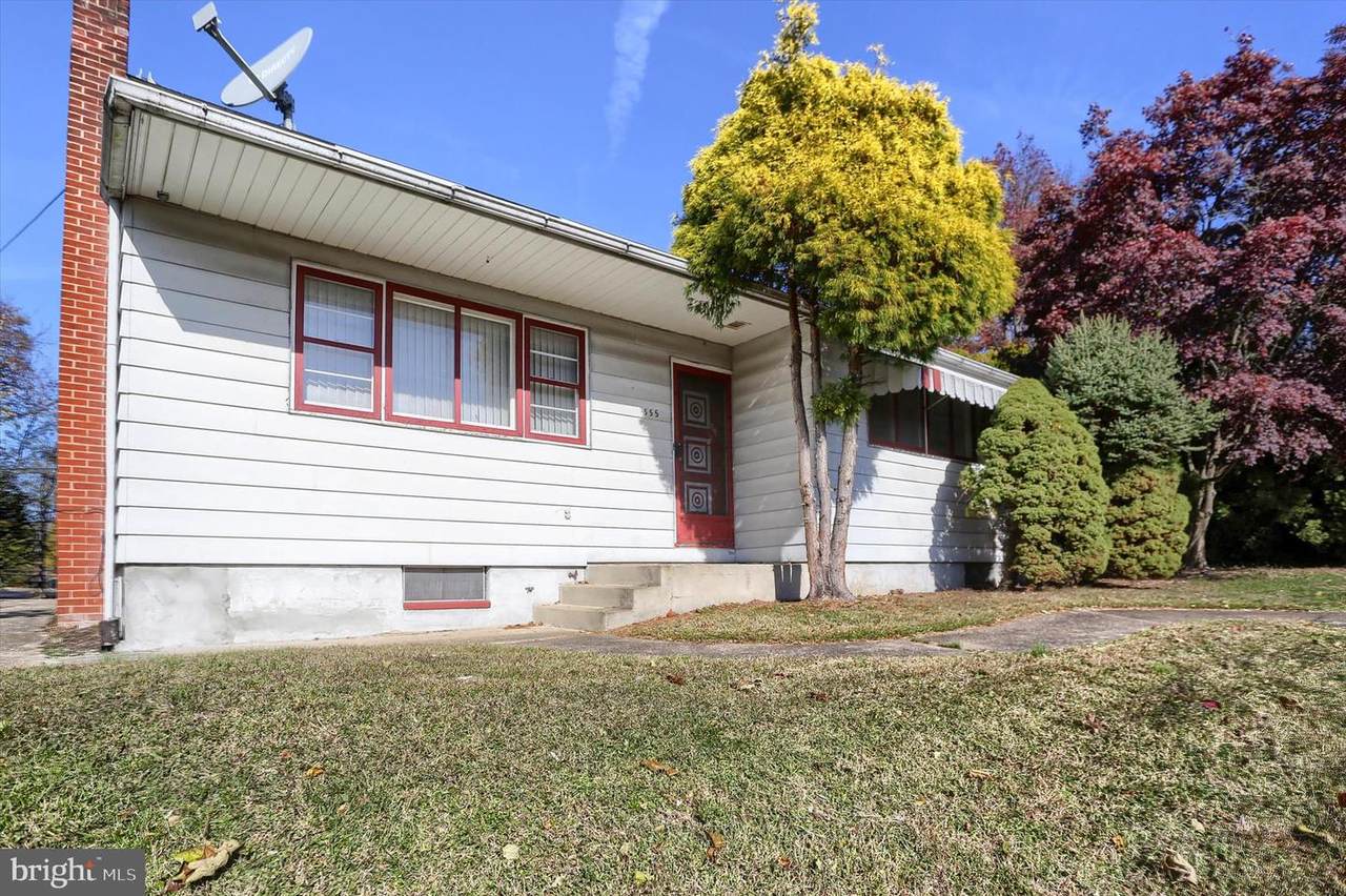 555 Pine Street - Photo 1