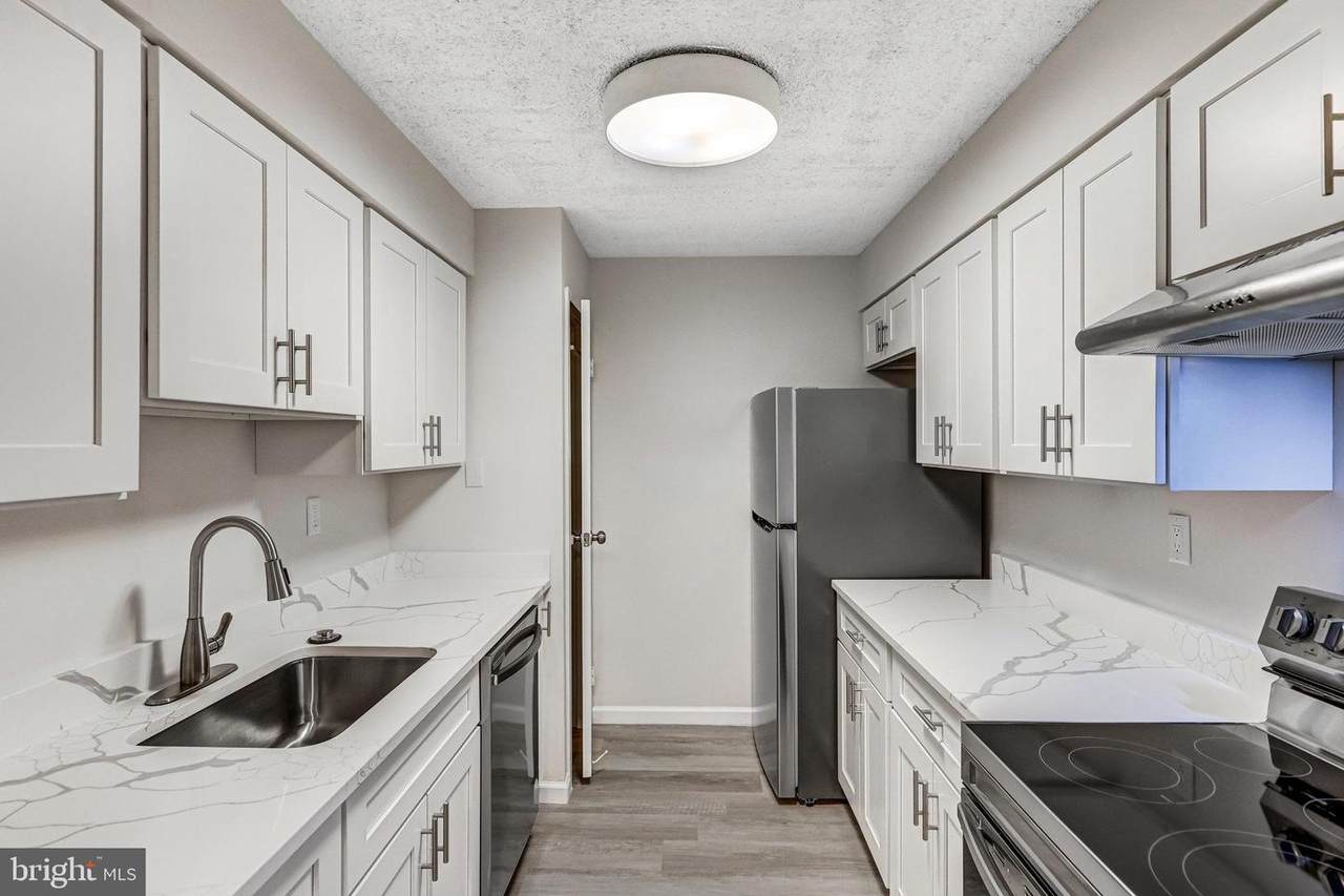 5300 Holmes Run Parkway - Photo 1