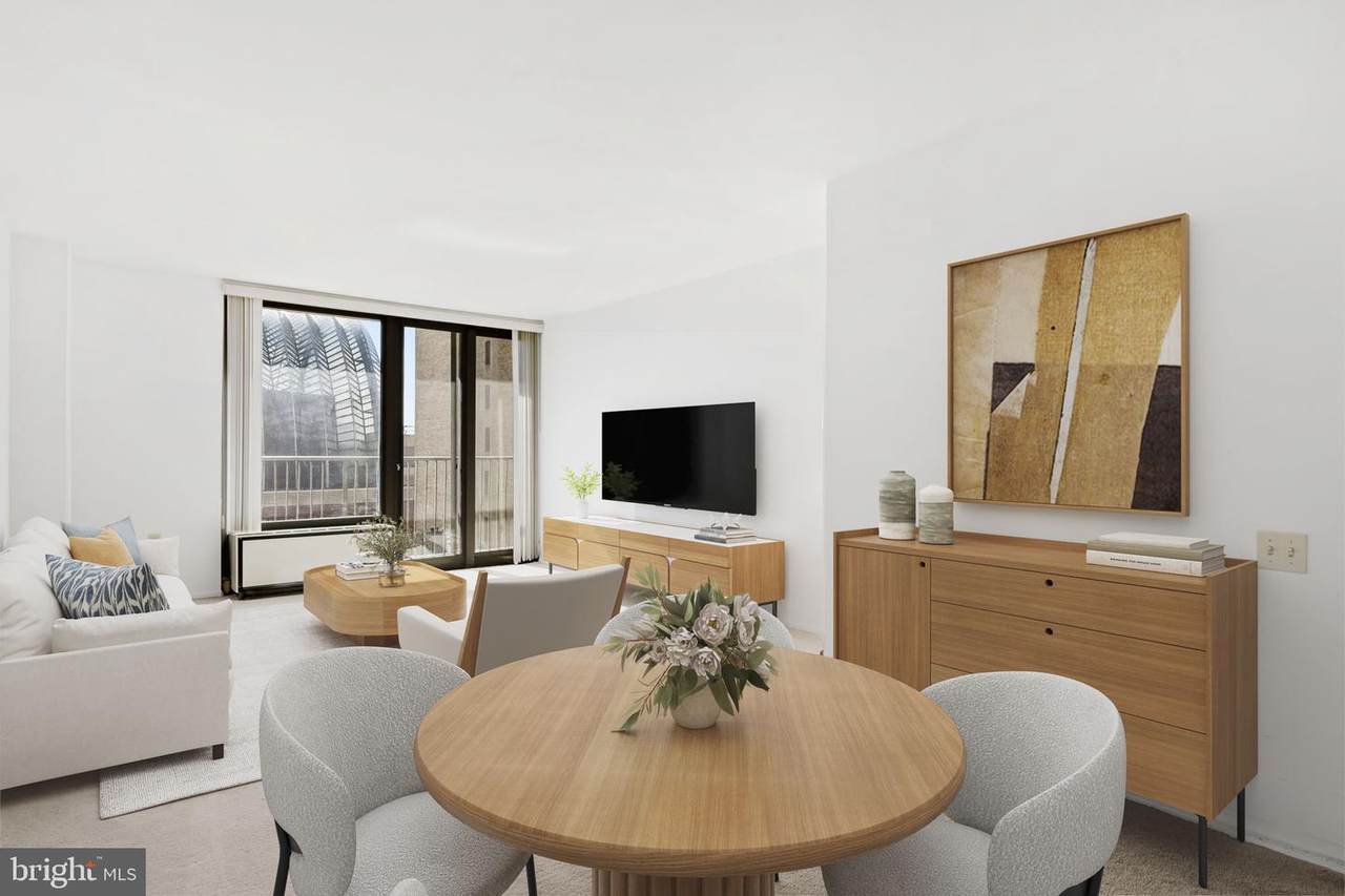 1420 Locust Street - Photo 1