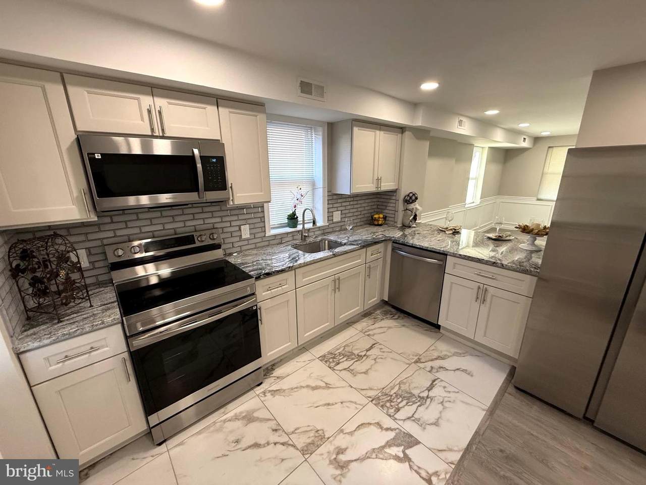 521 67TH Street - Photo 1