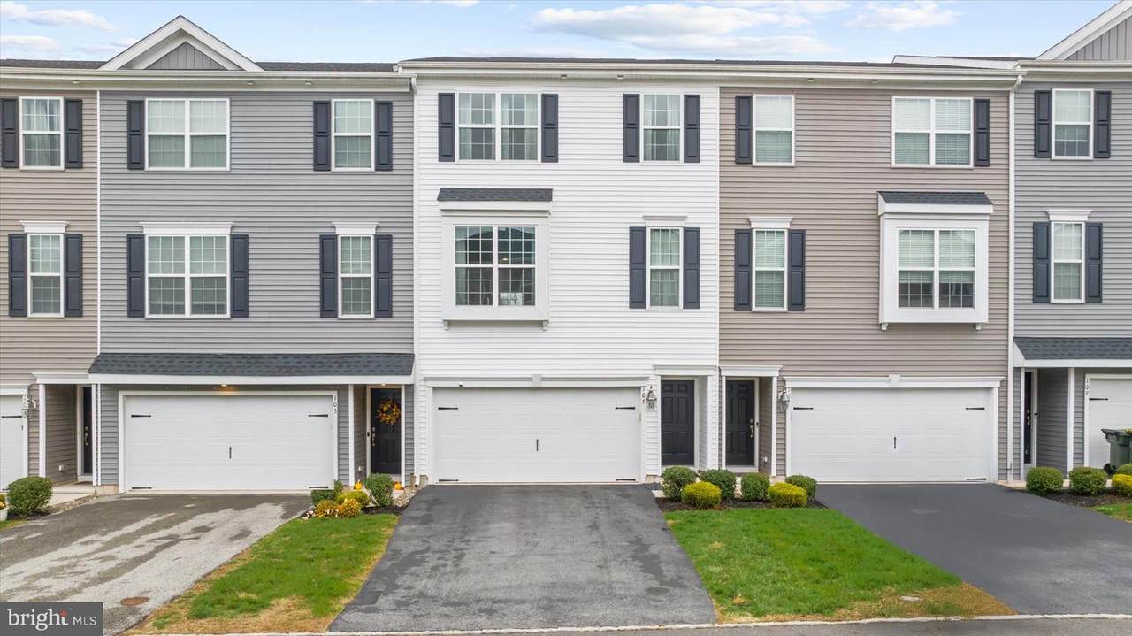 105 Edgewater Court - Photo 1