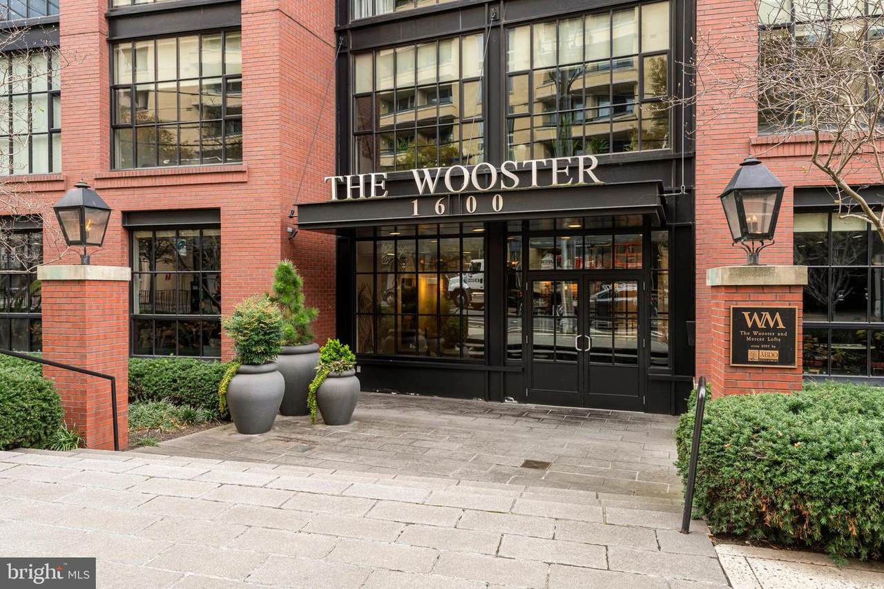 1600 Clarendon Boulevard - Photo 1