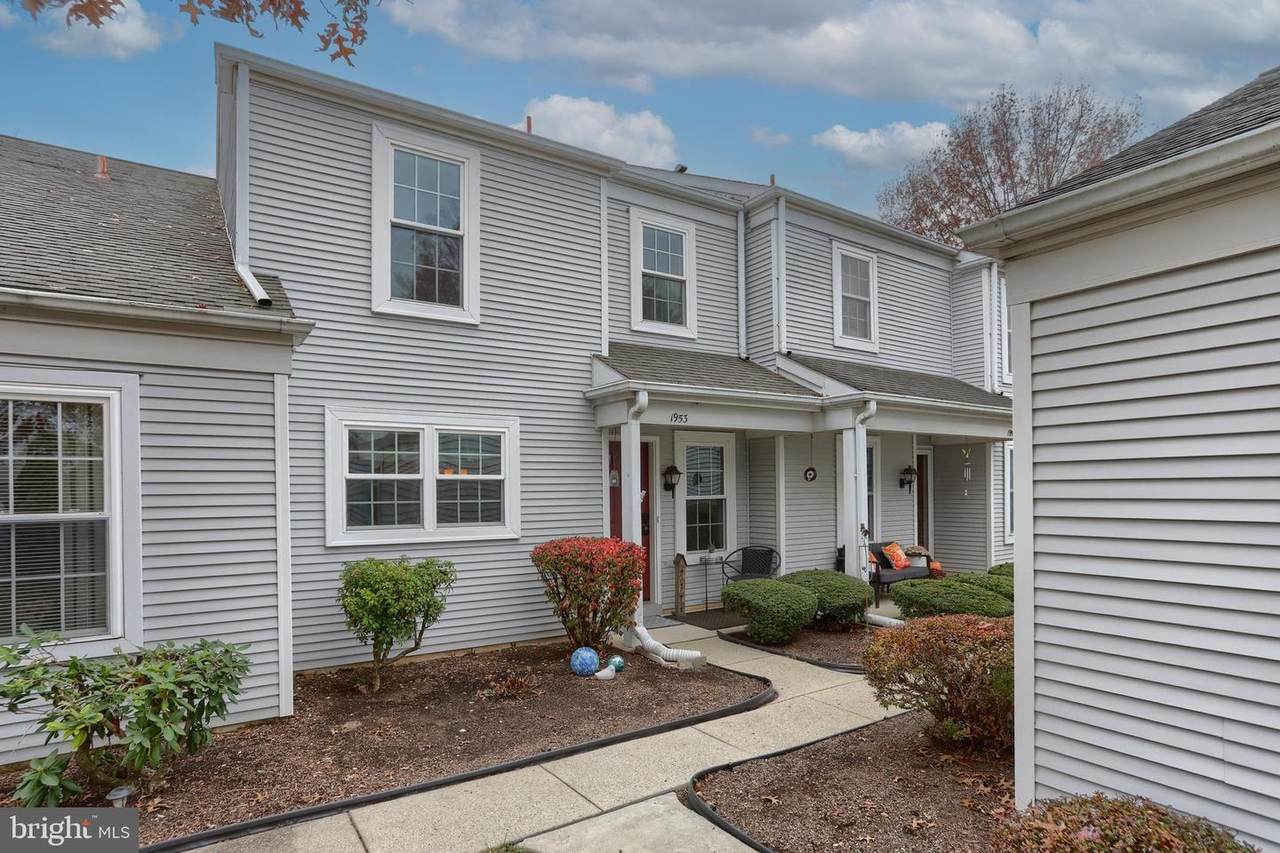 1953 Wexford Road - Photo 1