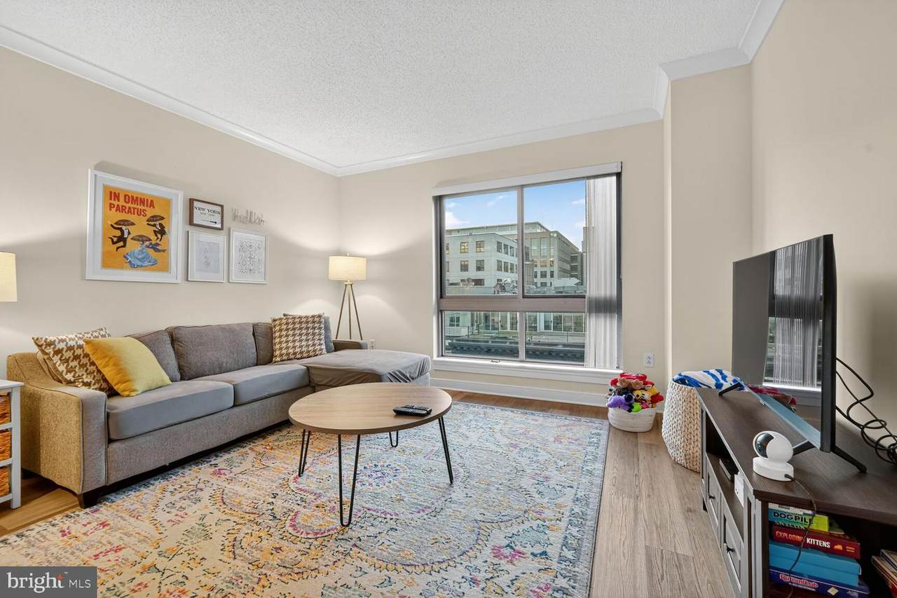 777 7TH Street - Photo 1