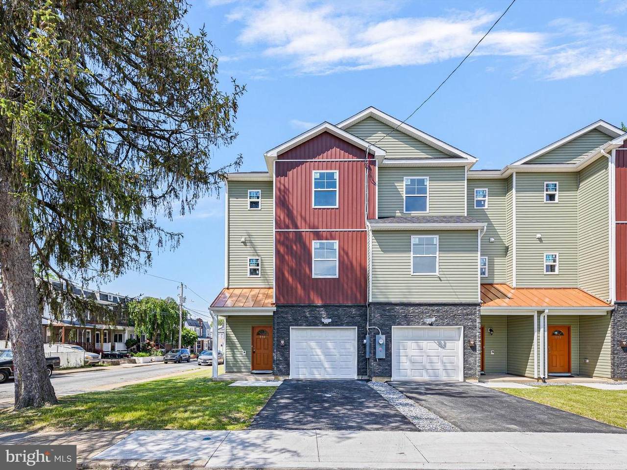 590 Thirtieth Street - Photo 1