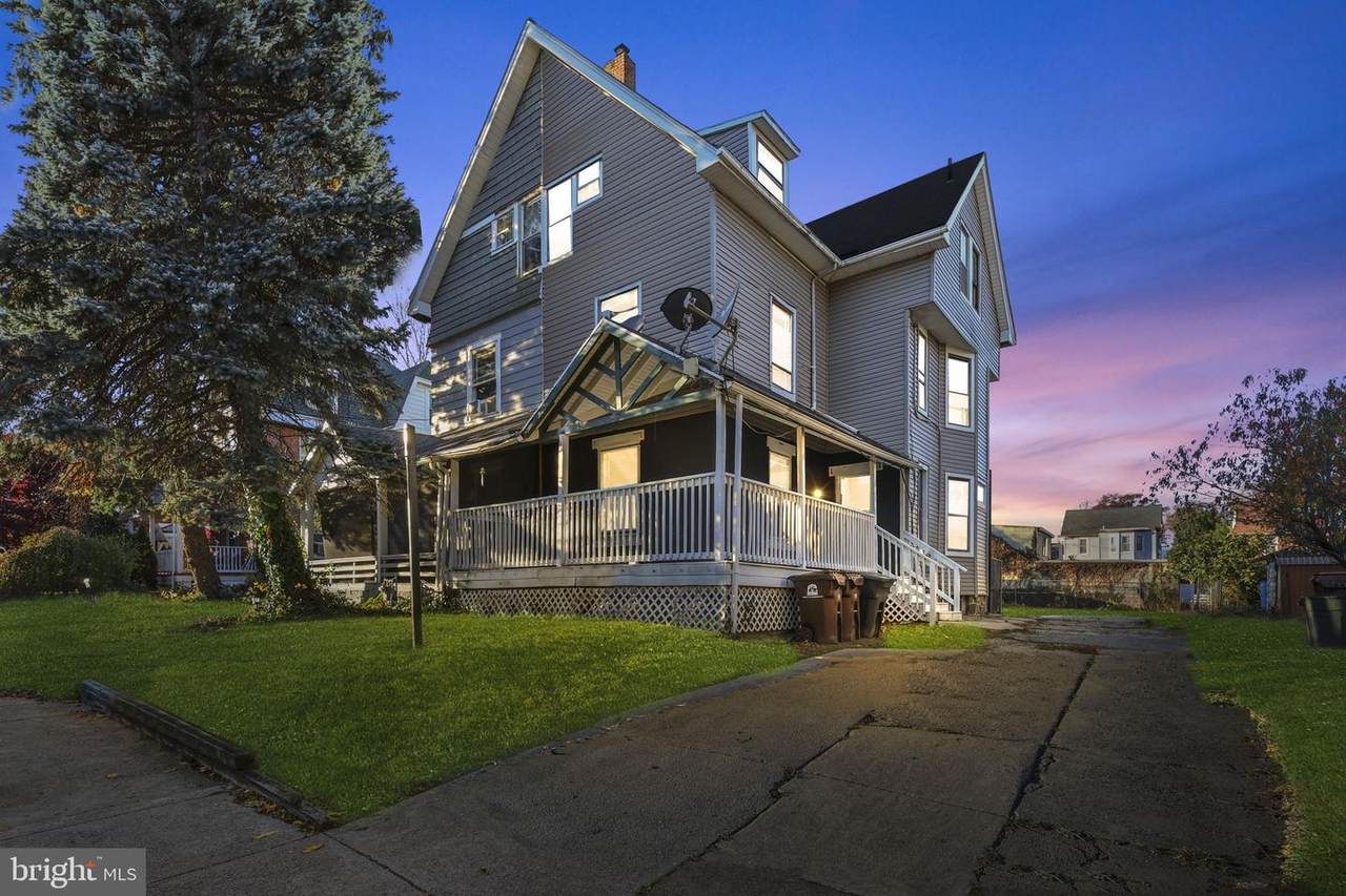 37 Stratford Avenue - Photo 1