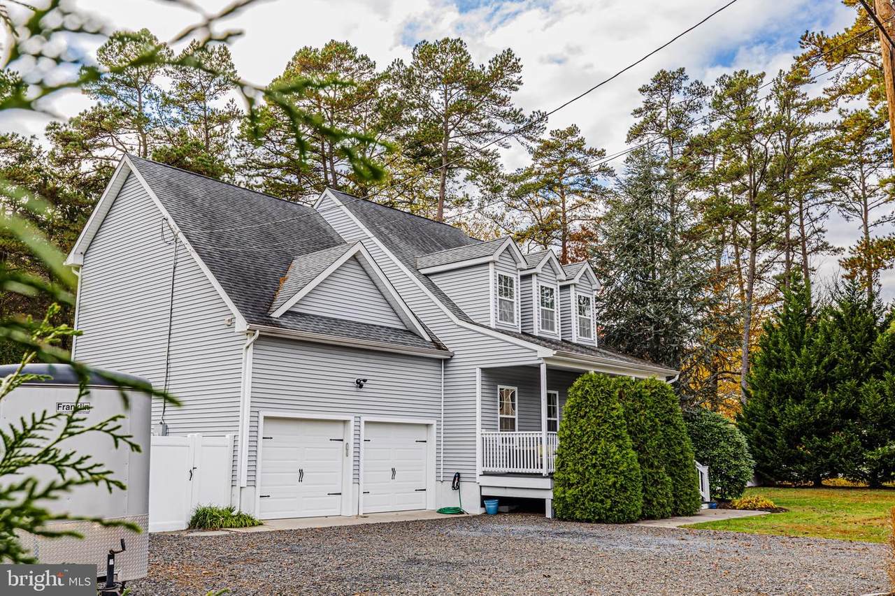 207 Cahnt Avenue - Photo 1