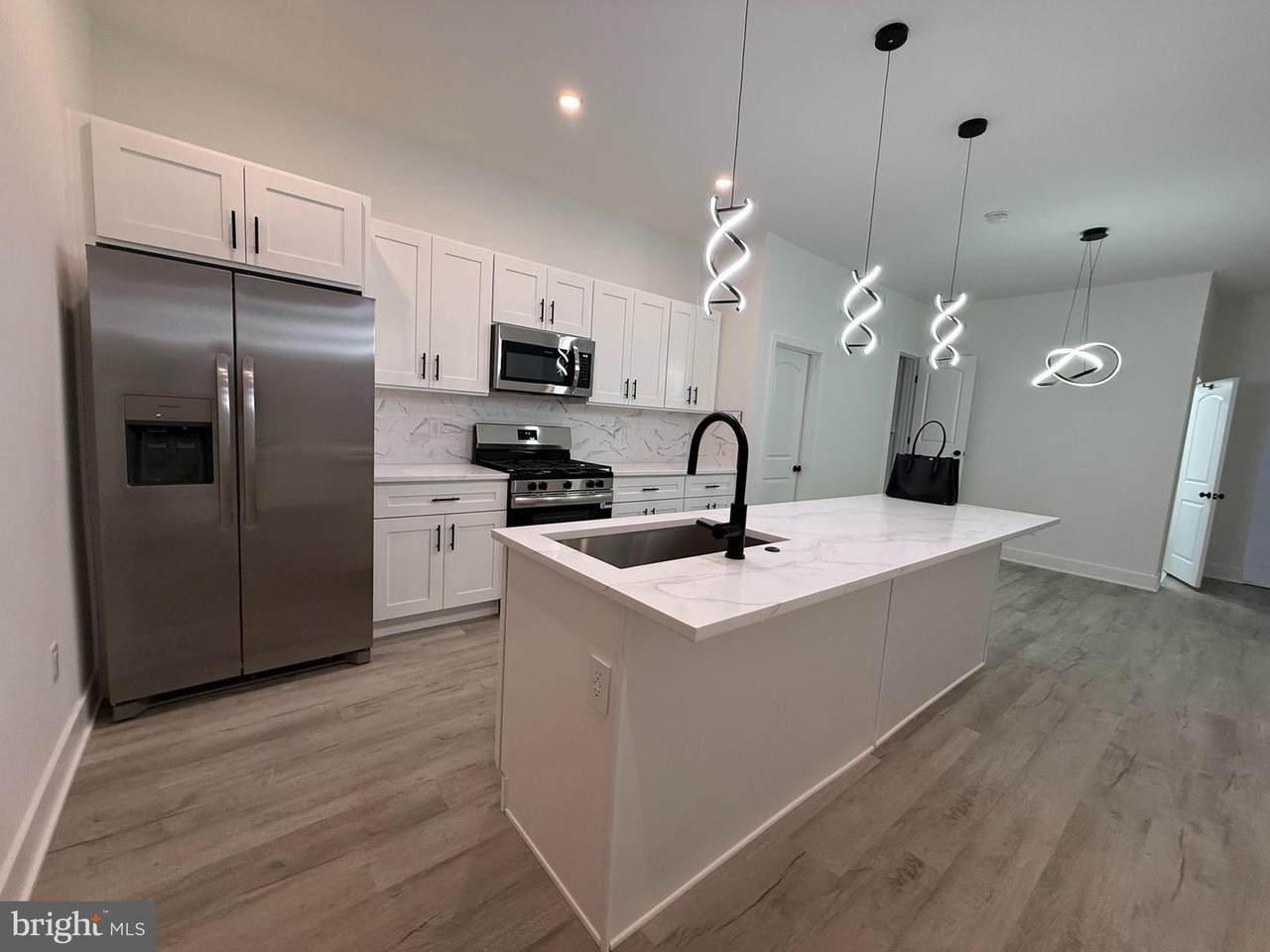 4411 Larchwood Avenue - Photo 1