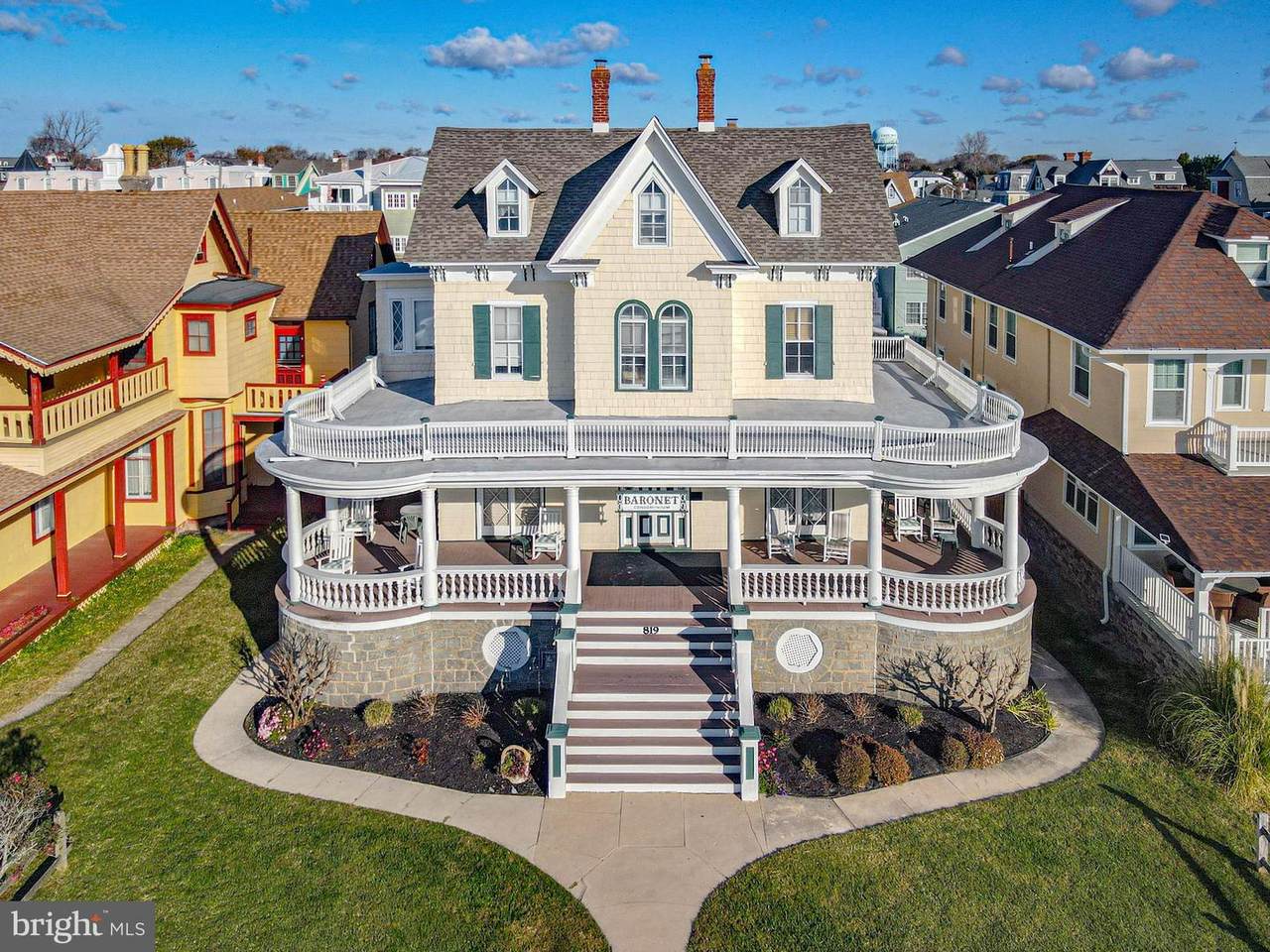 819 Beach Avenue - Photo 1