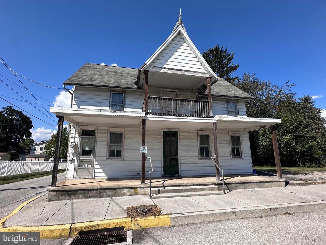 27 Broadway - Photo 1