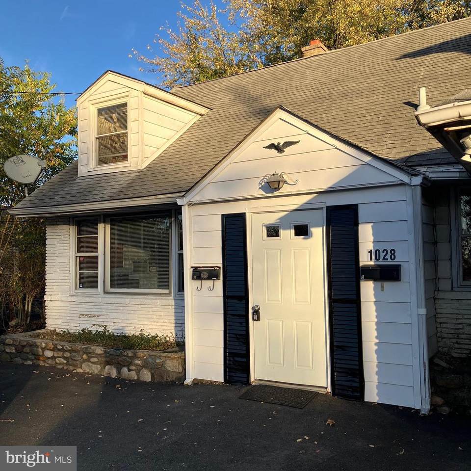 1028 Mantua Pike - Photo 1