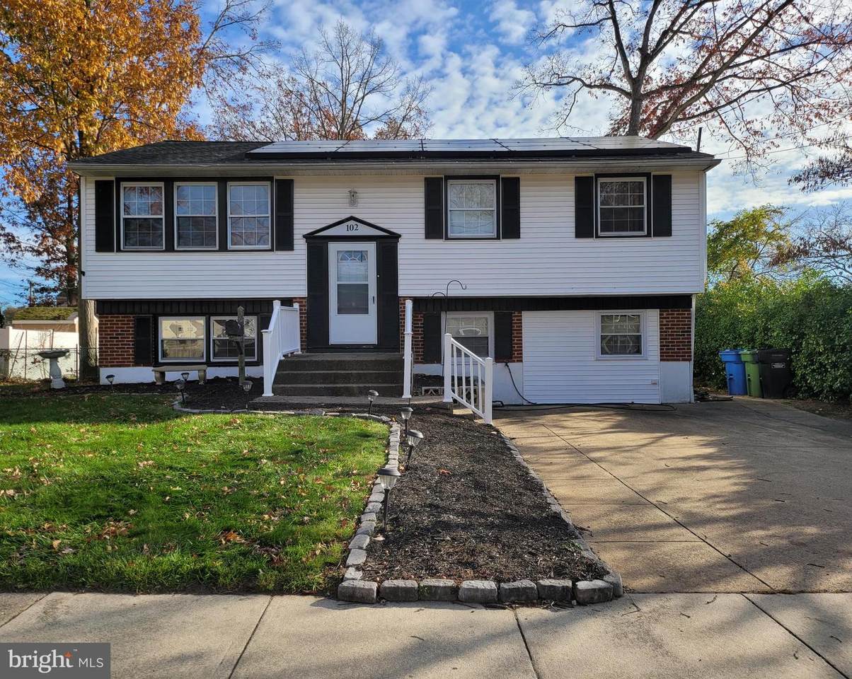 102 Sherwood Drive - Photo 1