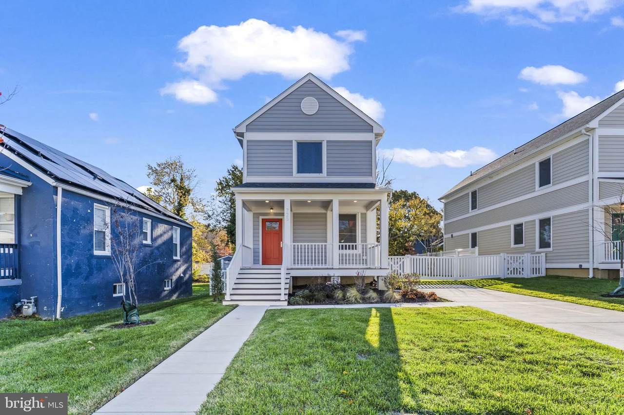 725 60TH Place - Photo 1