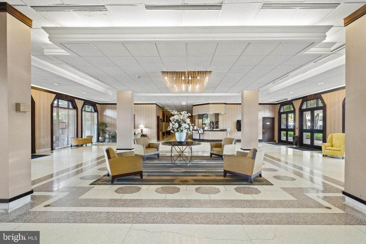 700 7TH Street - Photo 1