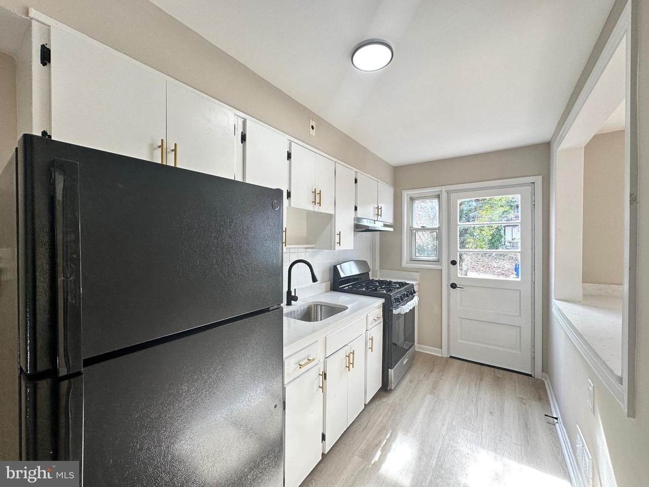 1038 Wedgewood - Photo 1