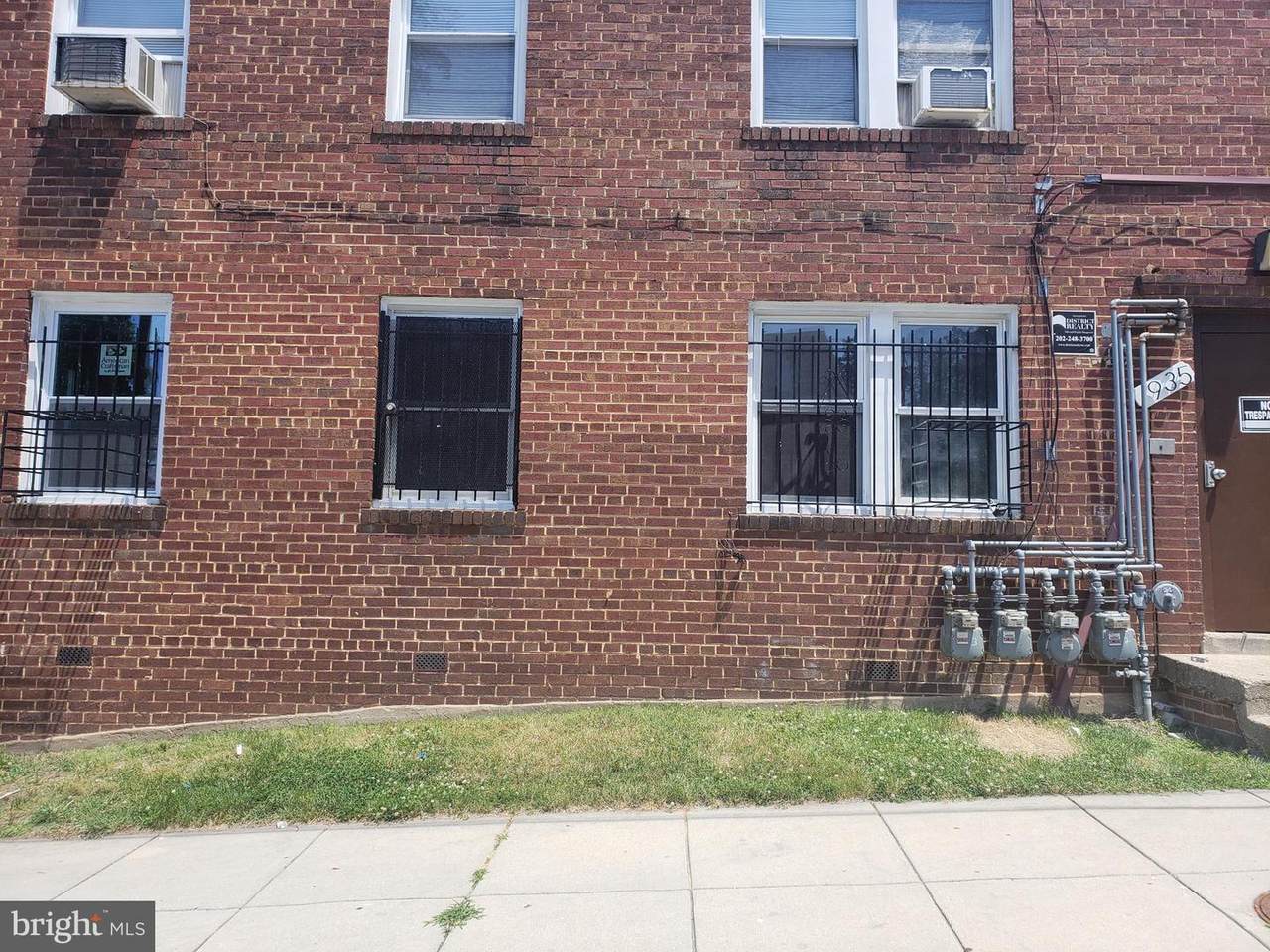 935 48TH Place - Photo 1