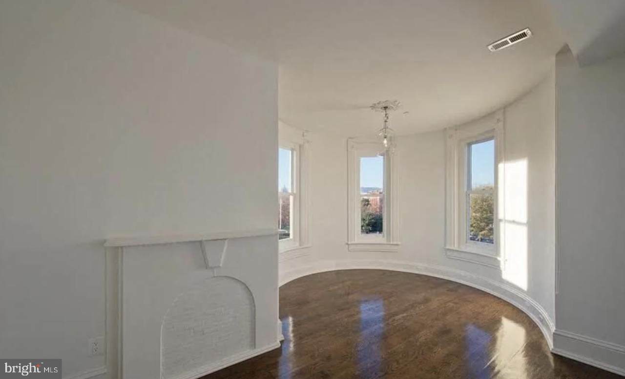 501 Seward Square - Photo 1