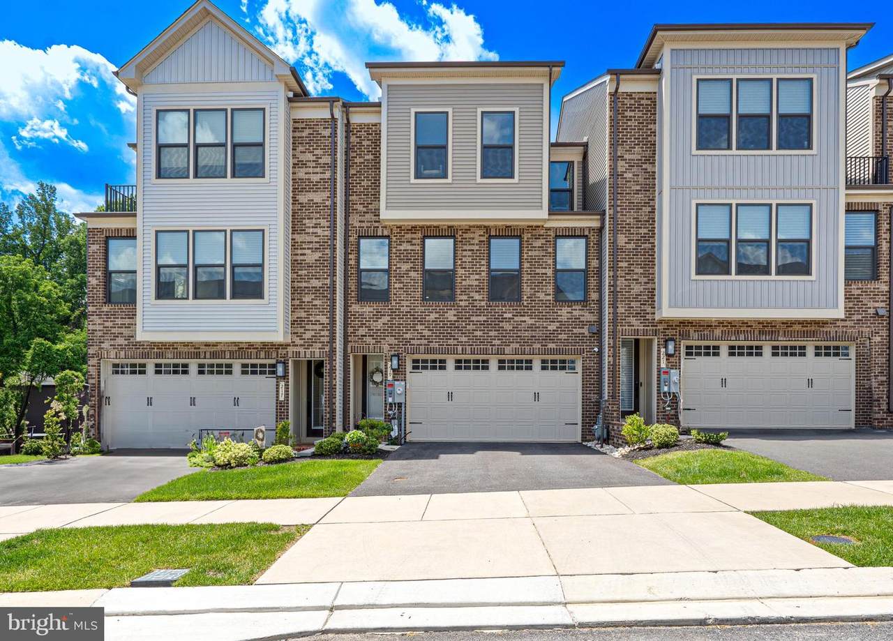 219 Hickory Hollow Court - Photo 1