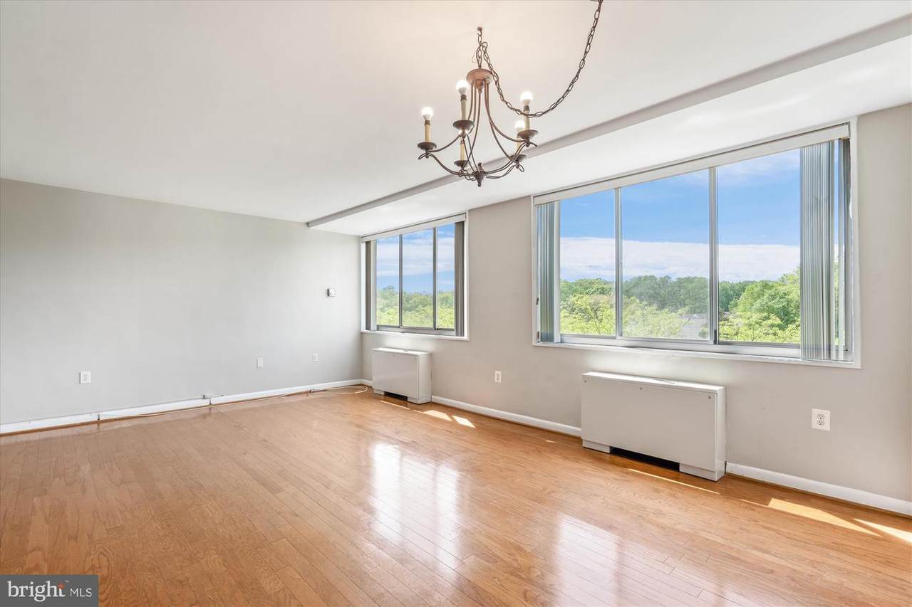 10401 Grosvenor Place - Photo 1