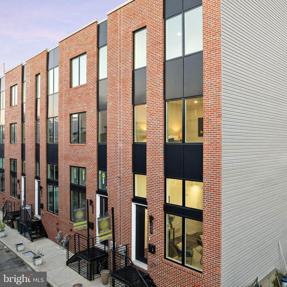 1327 Capitol Street - Photo 1