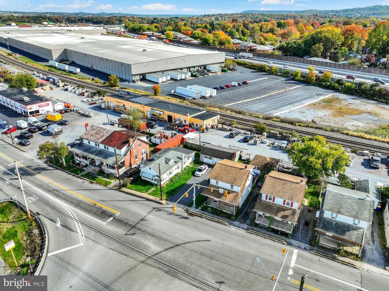 302 18TH Street - Photo 1