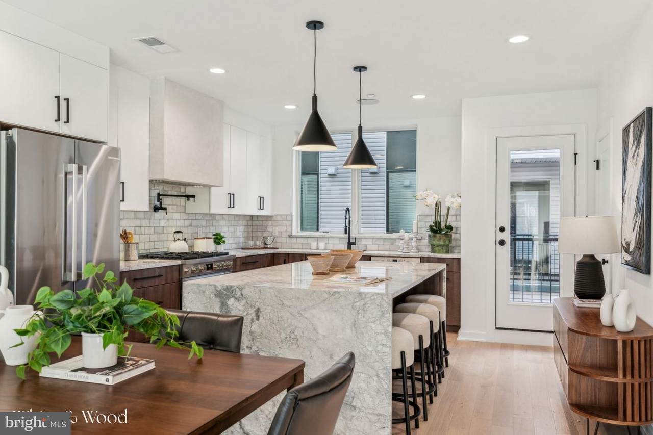 962 6TH Street - Photo 1