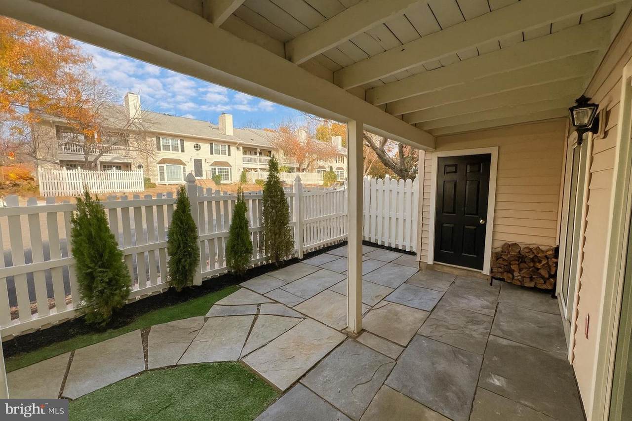 10195-A Ashbrooke Court - Photo 1