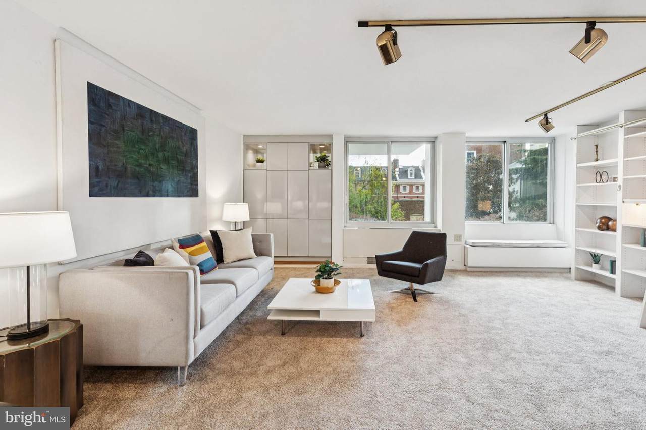 604-36 Washington Square - Photo 1