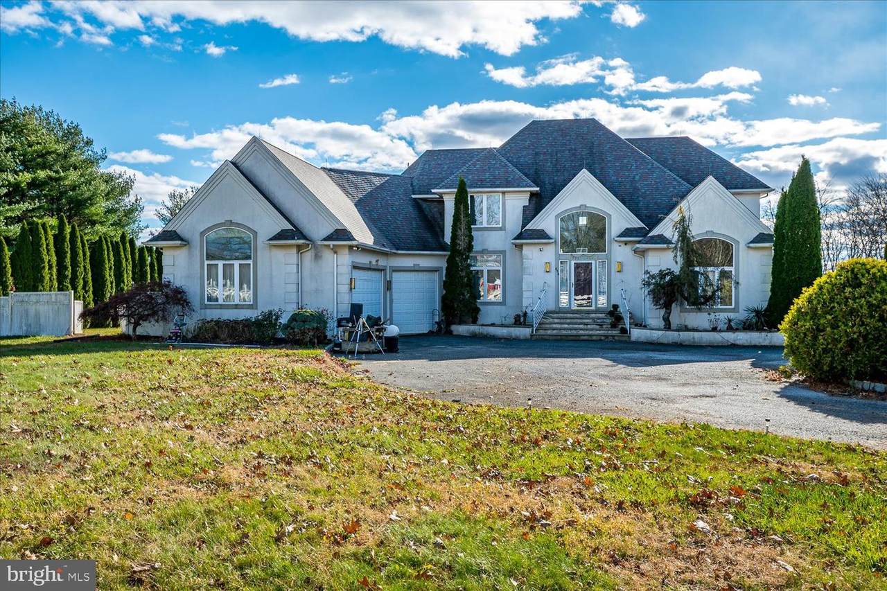 824 Windsor Perrineville - Photo 1