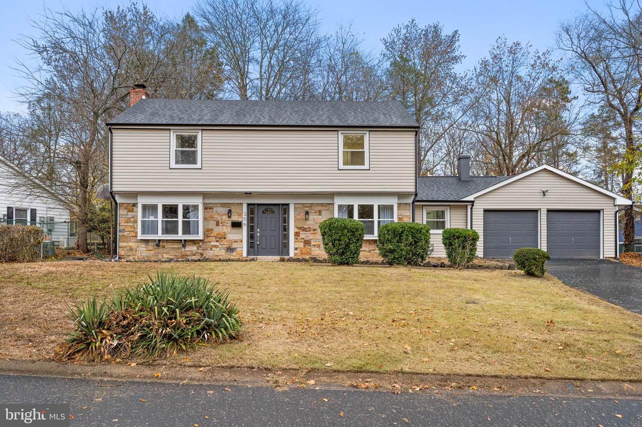 206 Club House Drive - Photo 1