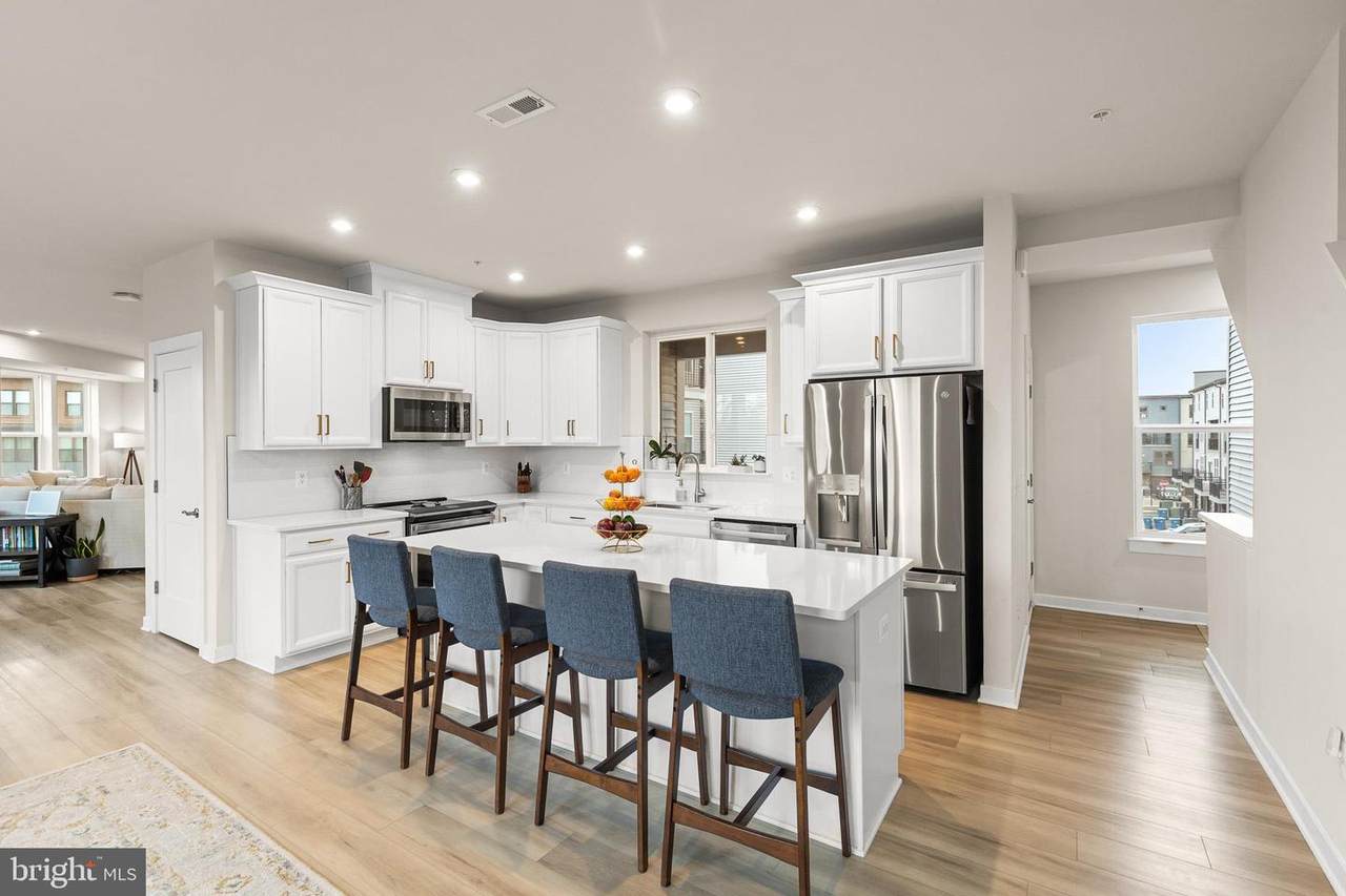 43769 Transit Square - Photo 1