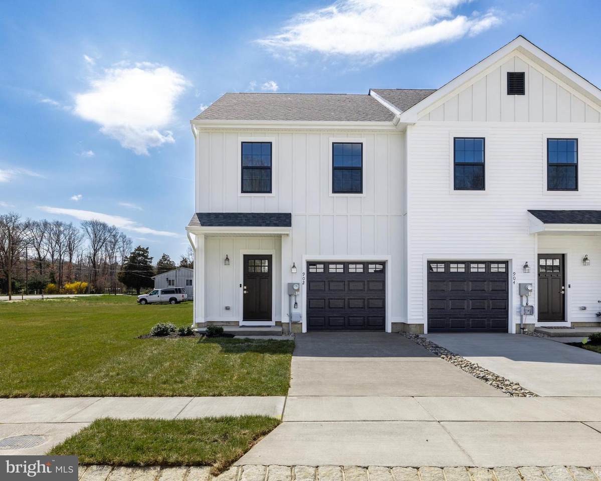 385 Tuckahoe Road - Photo 1