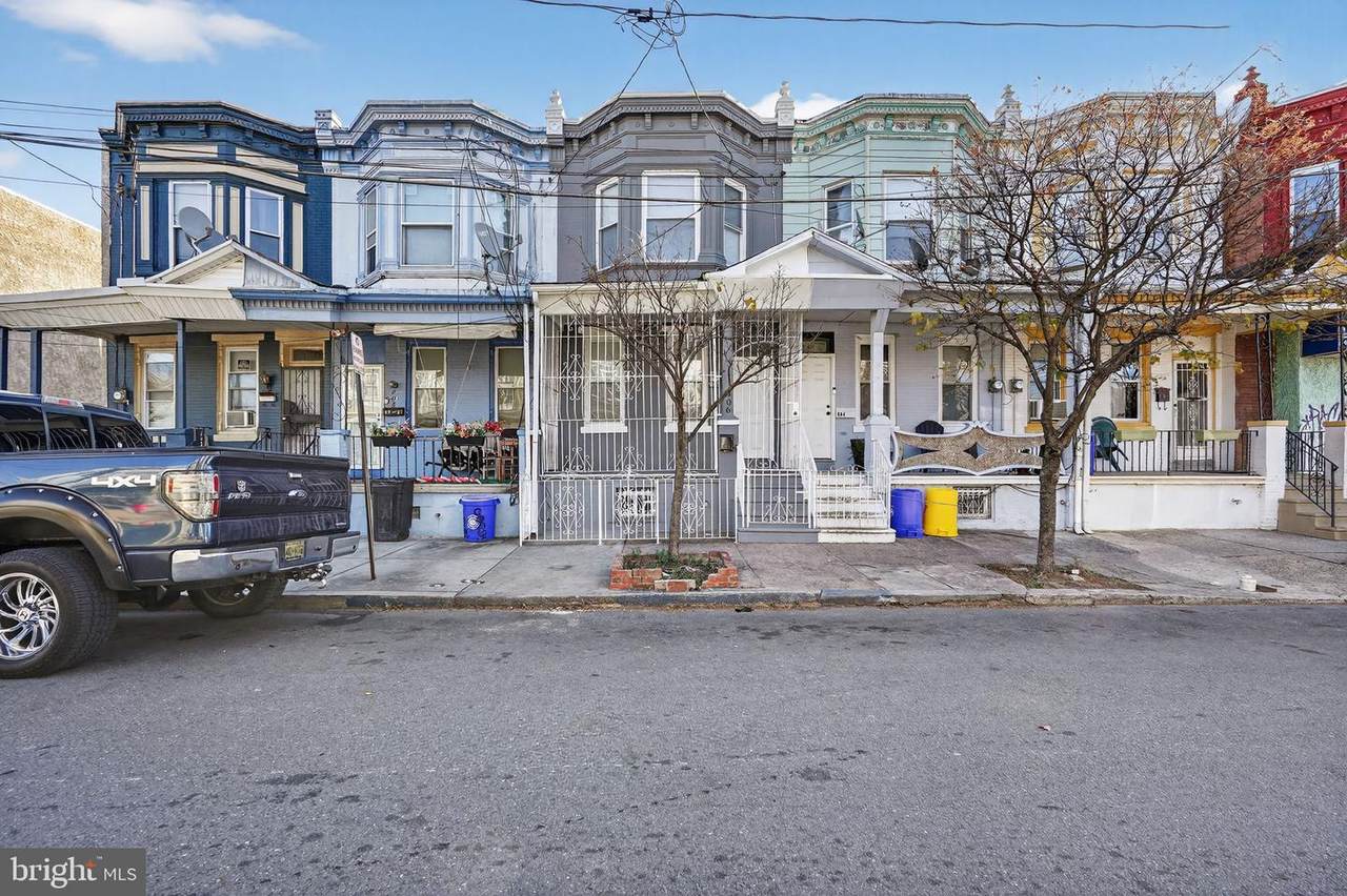 906 4TH Street - Photo 1