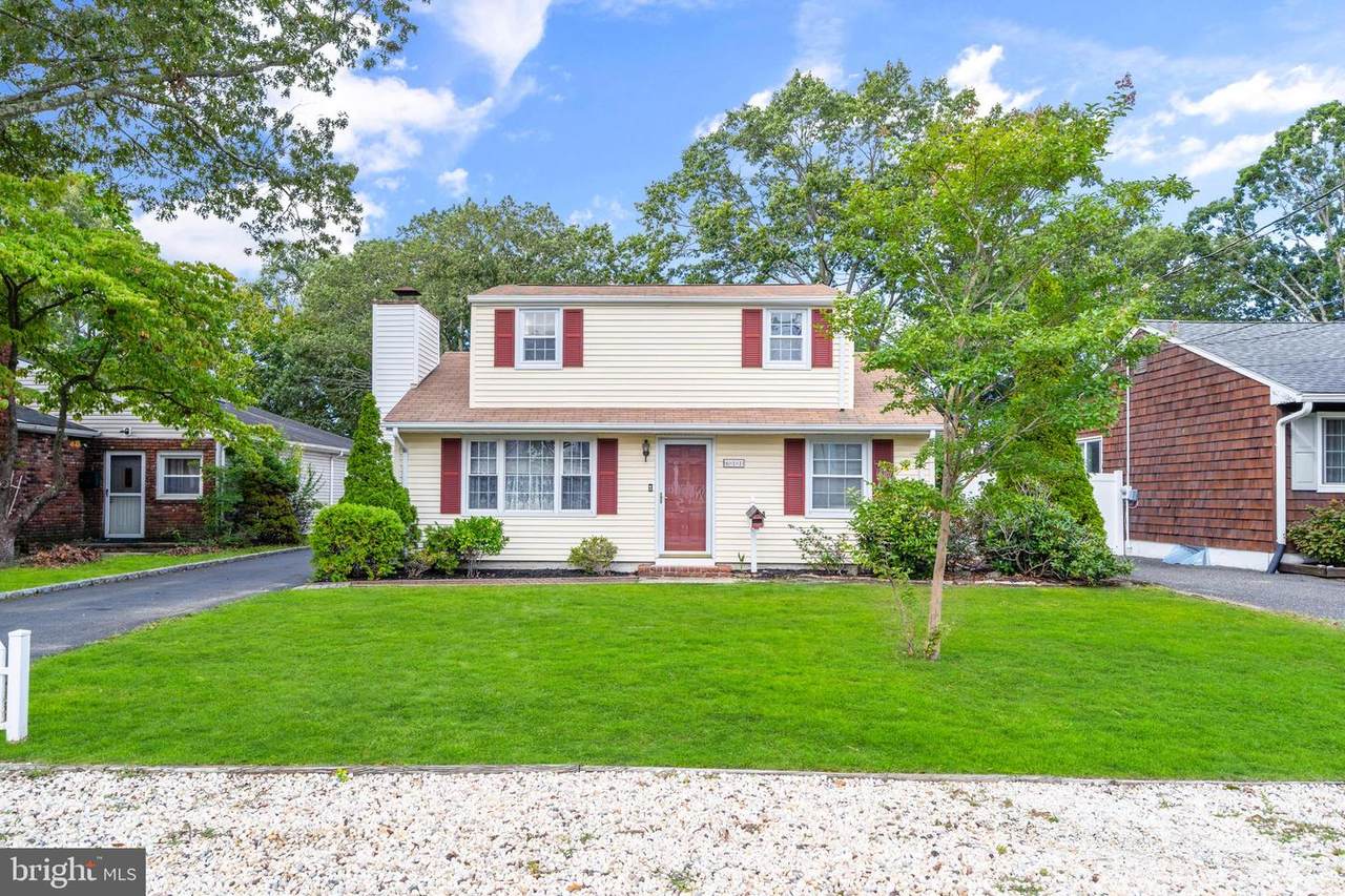 611 Boulton Avenue - Photo 1