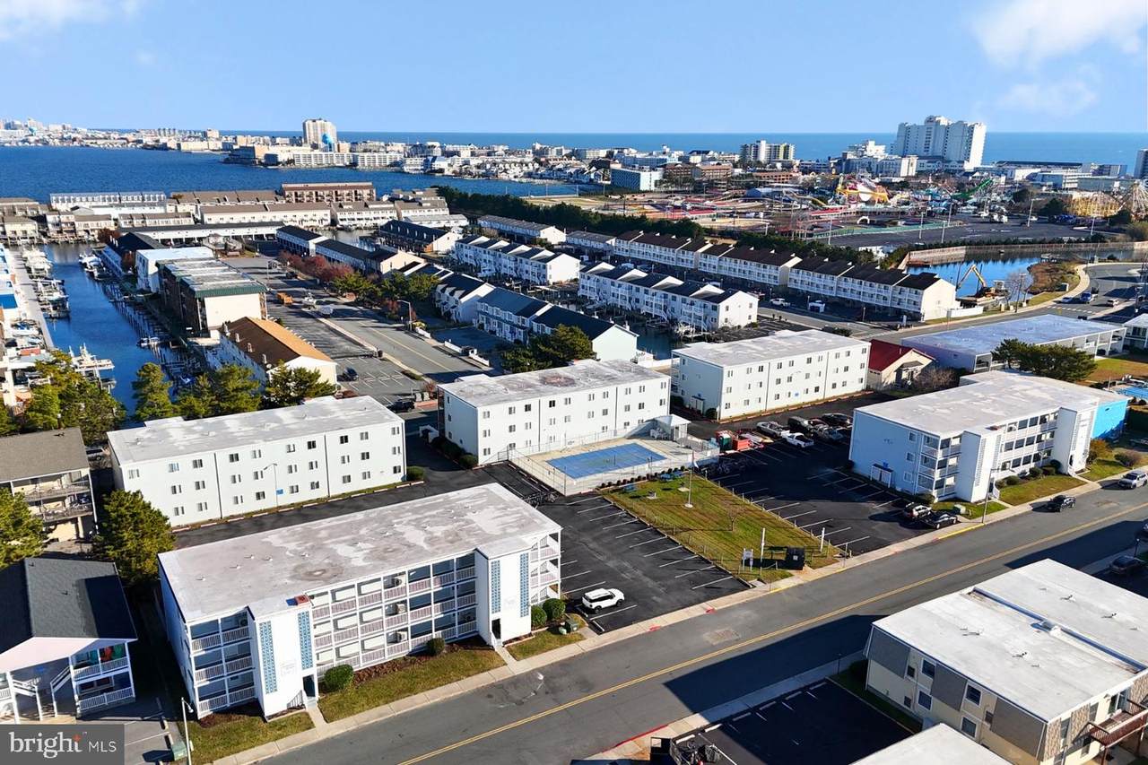 424 Lark Lane - Photo 1