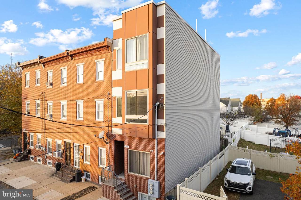 711 Montgomery Avenue - Photo 1