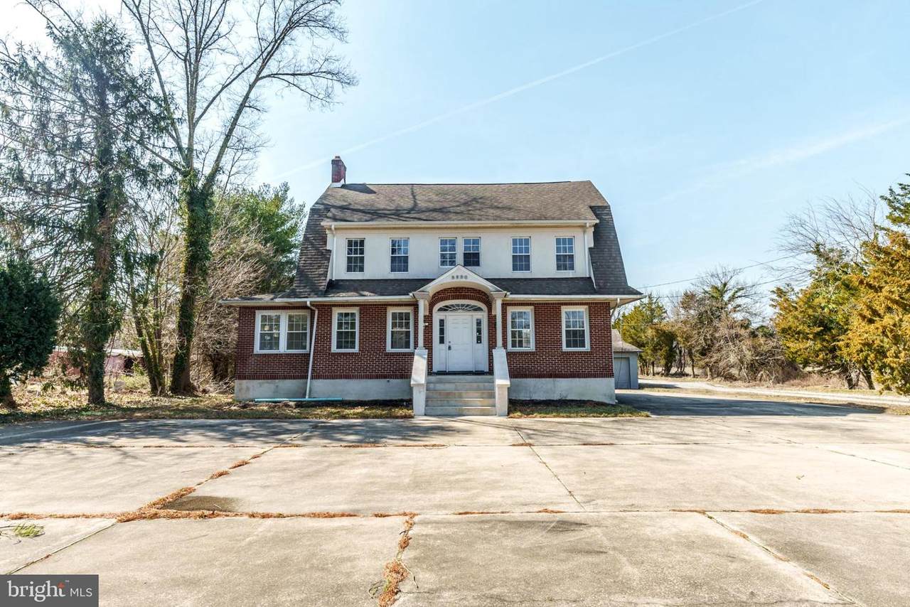 2520 N West Boulevard - Photo 1