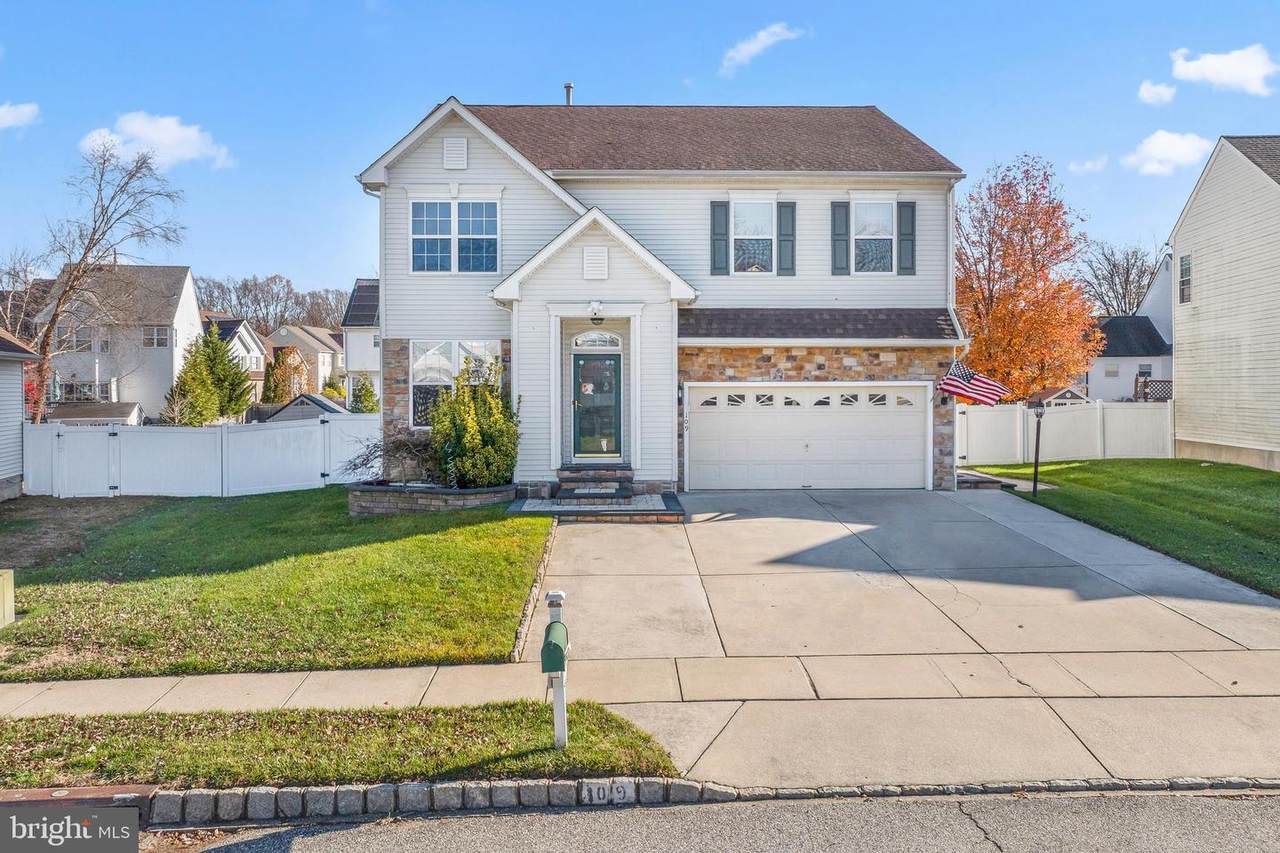 109 Holly Drive - Photo 1