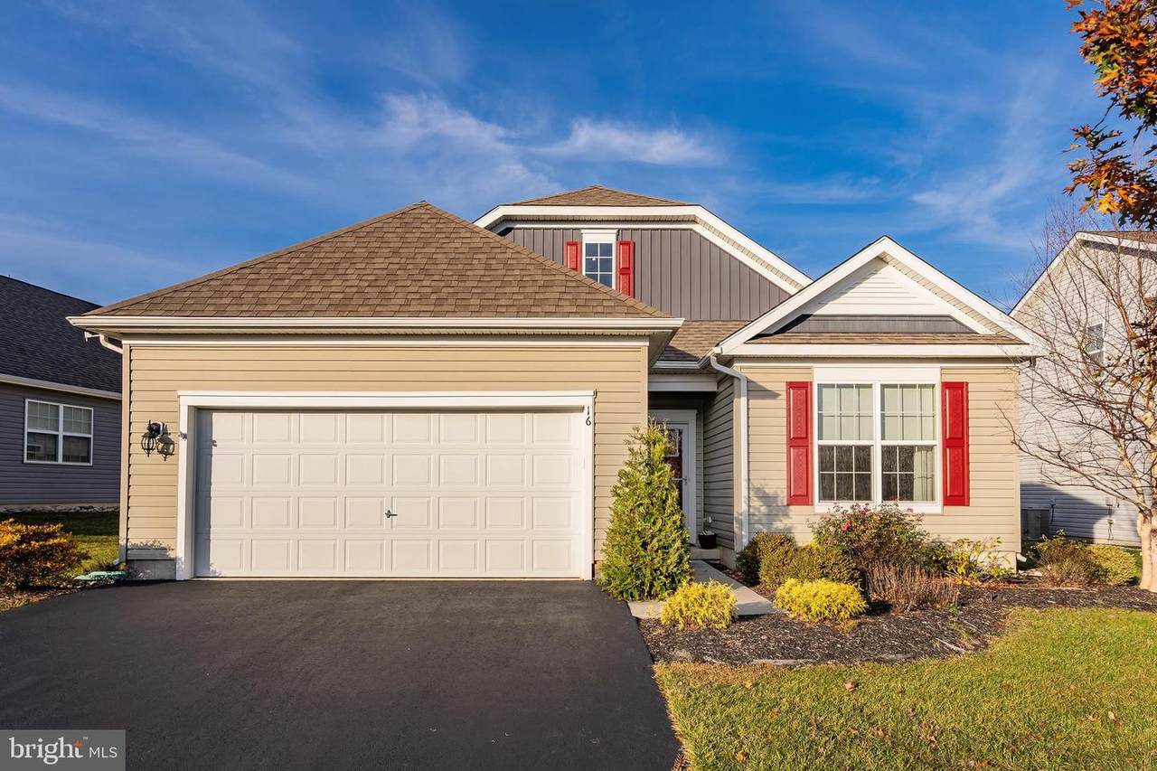 16 Raccoon Lane - Photo 1