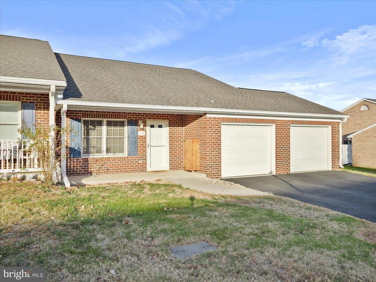 716 Largo Drive - Photo 1