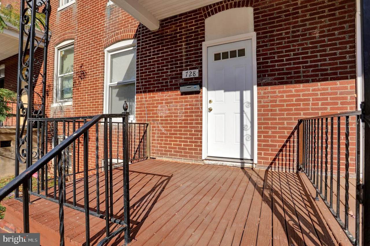 728 37TH Street - Photo 1