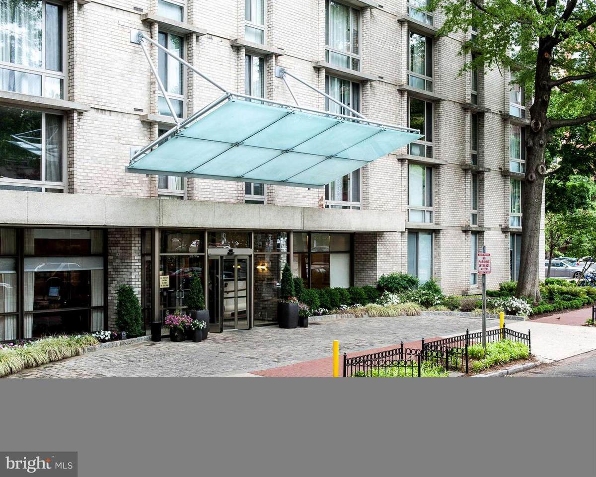 950 25TH Street - Photo 1