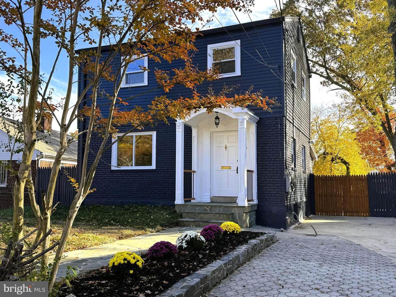 717 Ludlow Street - Photo 1