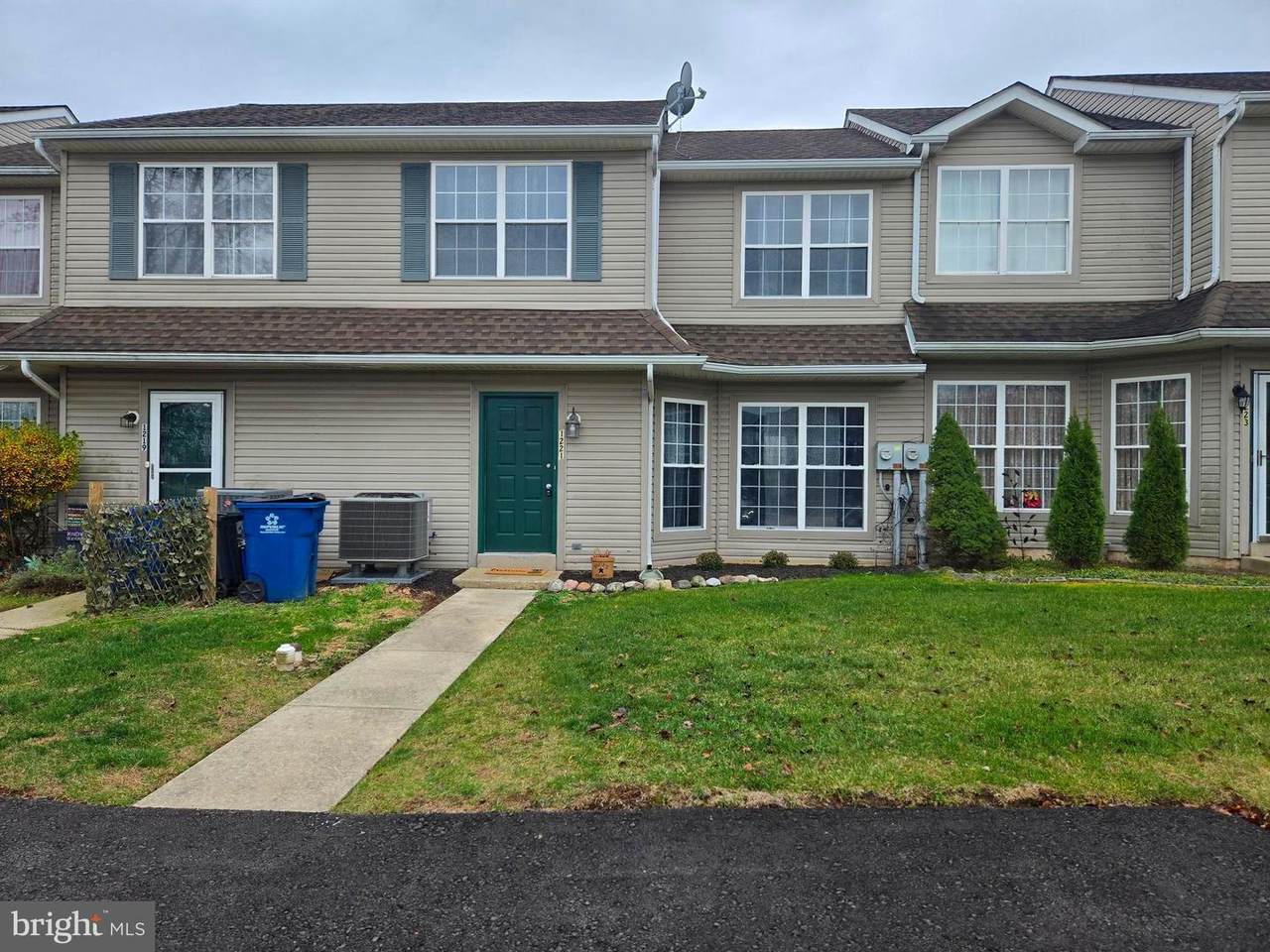 1221 Garden Court - Photo 1