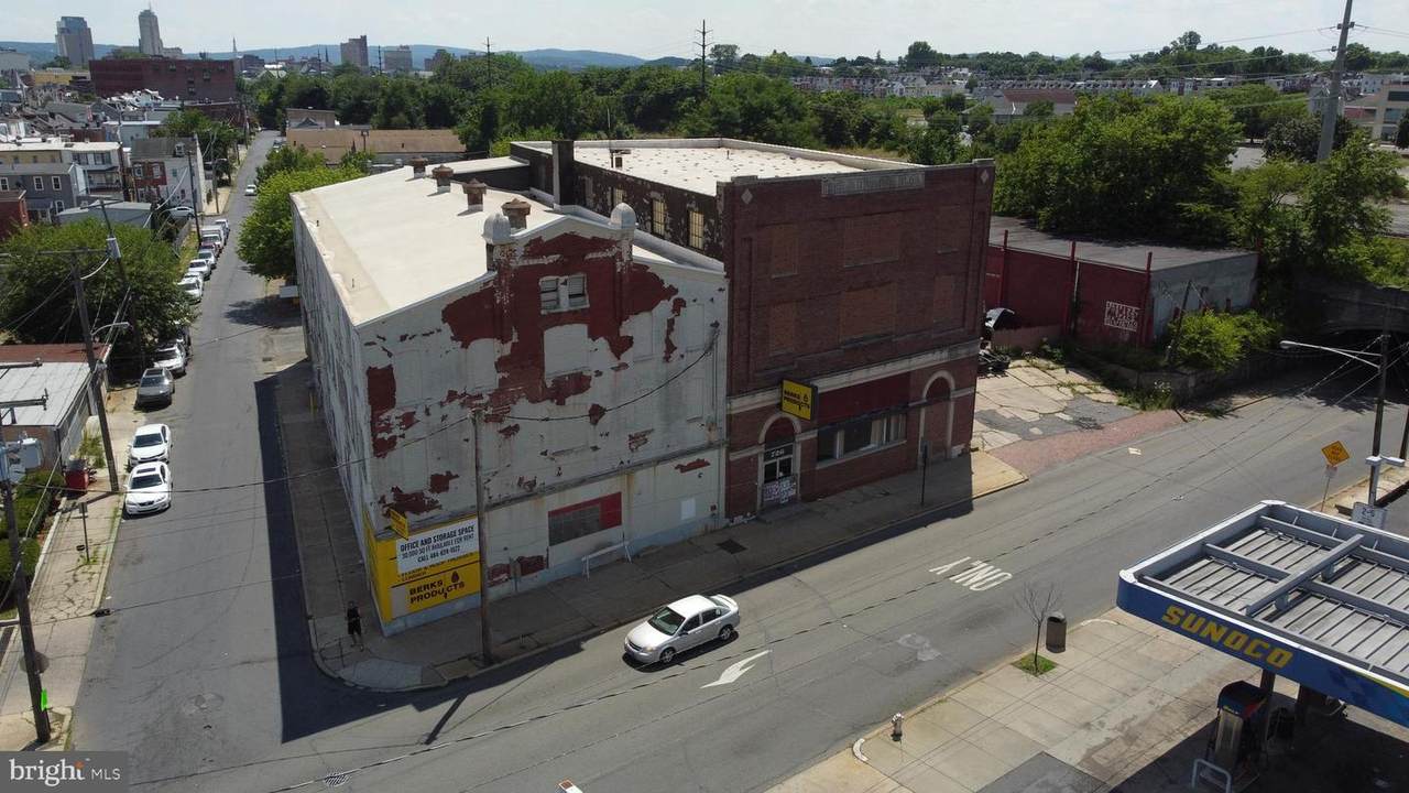 722 Spring Street - Photo 1