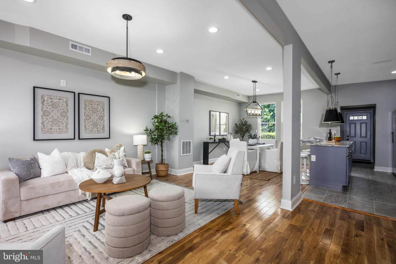 1621 32ND Street - Photo 1