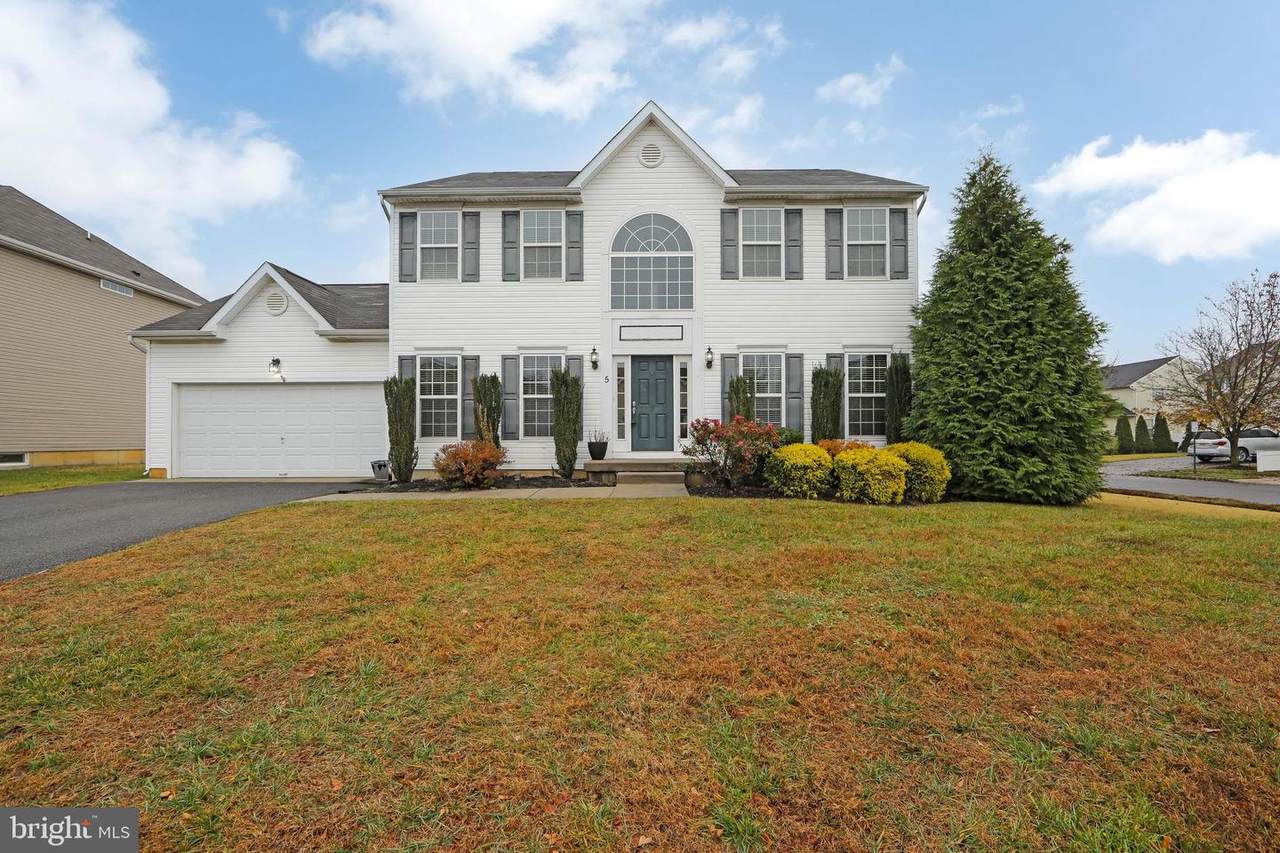 5 Concord Boulevard - Photo 1