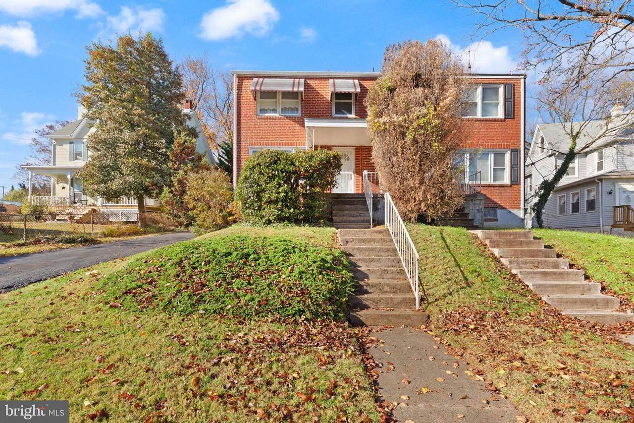 6822 Everall Avenue - Photo 1