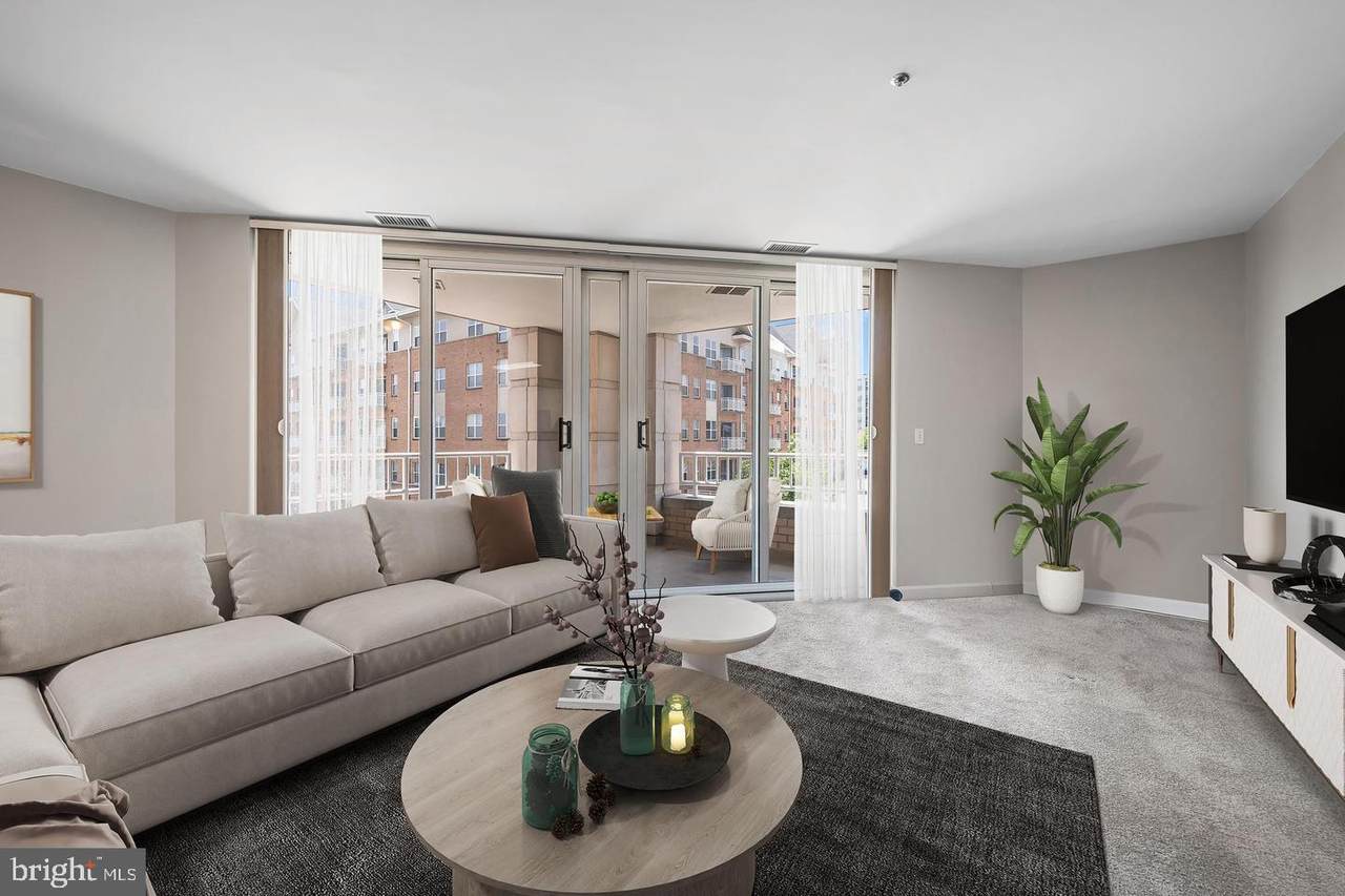 100 Harborview Drive - Photo 1