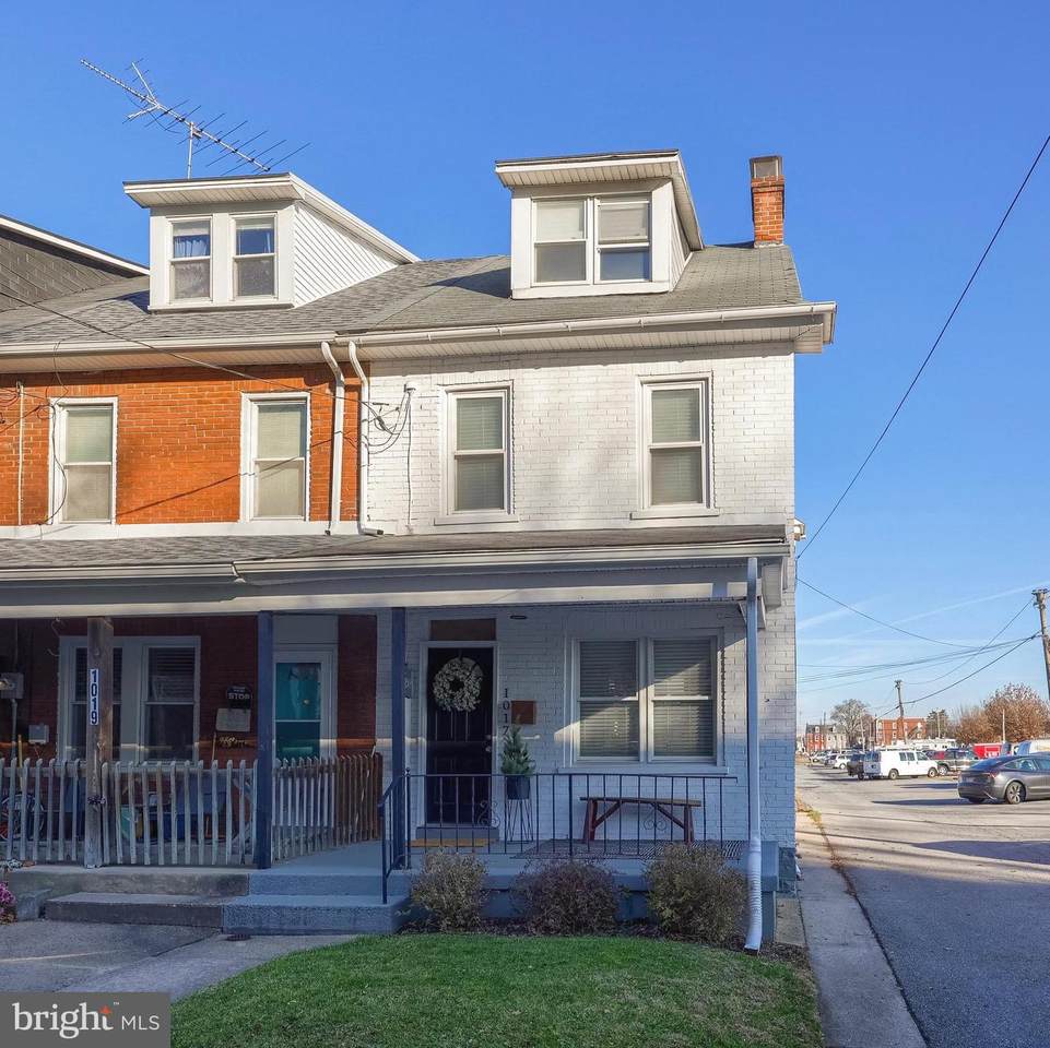 1017 Charlotte Street - Photo 1